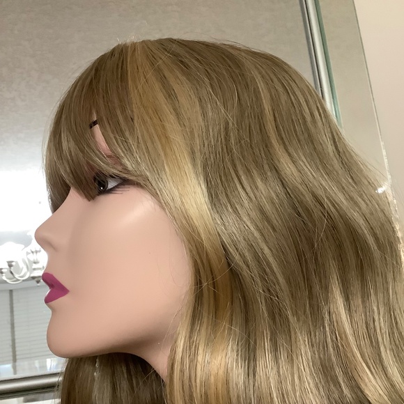 NEW Beautiful Golden Beige Wig - Picture 7 of 13